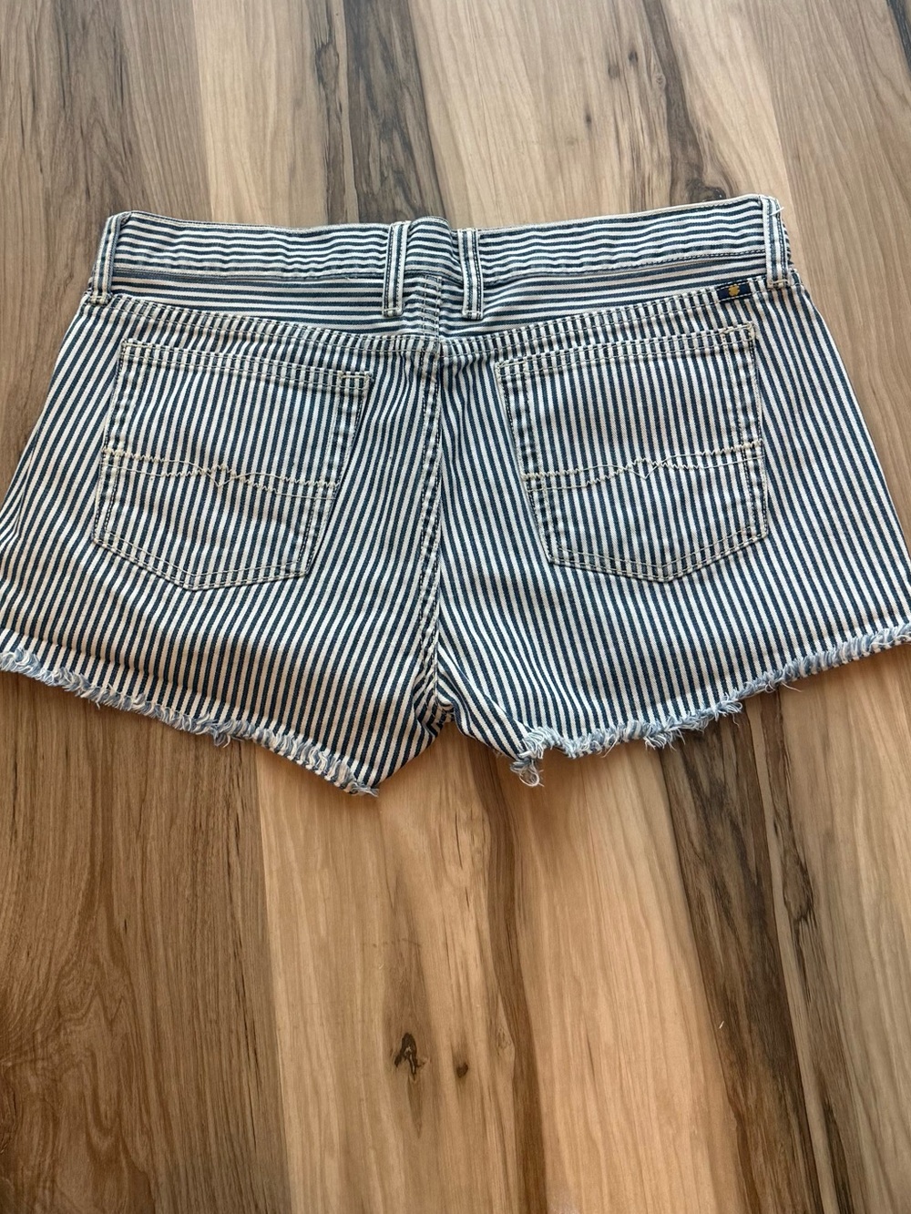 Lucky Brand Riley Shorts - Picture 7 of 9